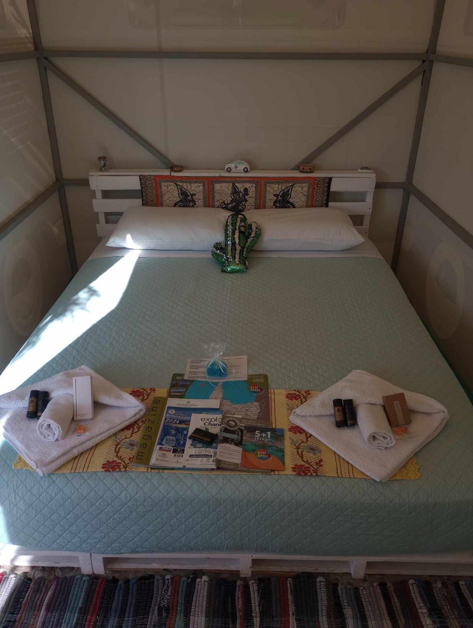 Cornelia Hippie Magic Bus Villa Kíssamos Eksteriør bilde